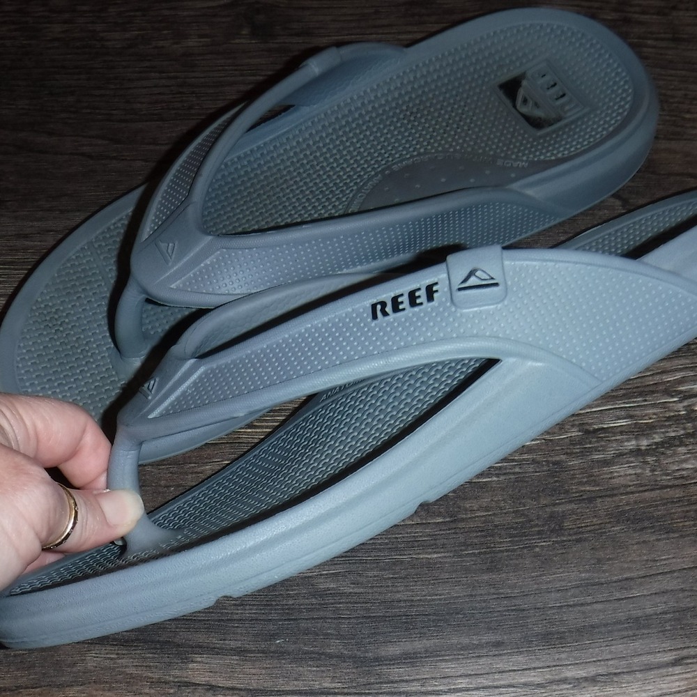 Reef Men's Gray Flip Flops Sandals USA 9 Beach Pool Casual Summer Shoes - Picture 8 of 8